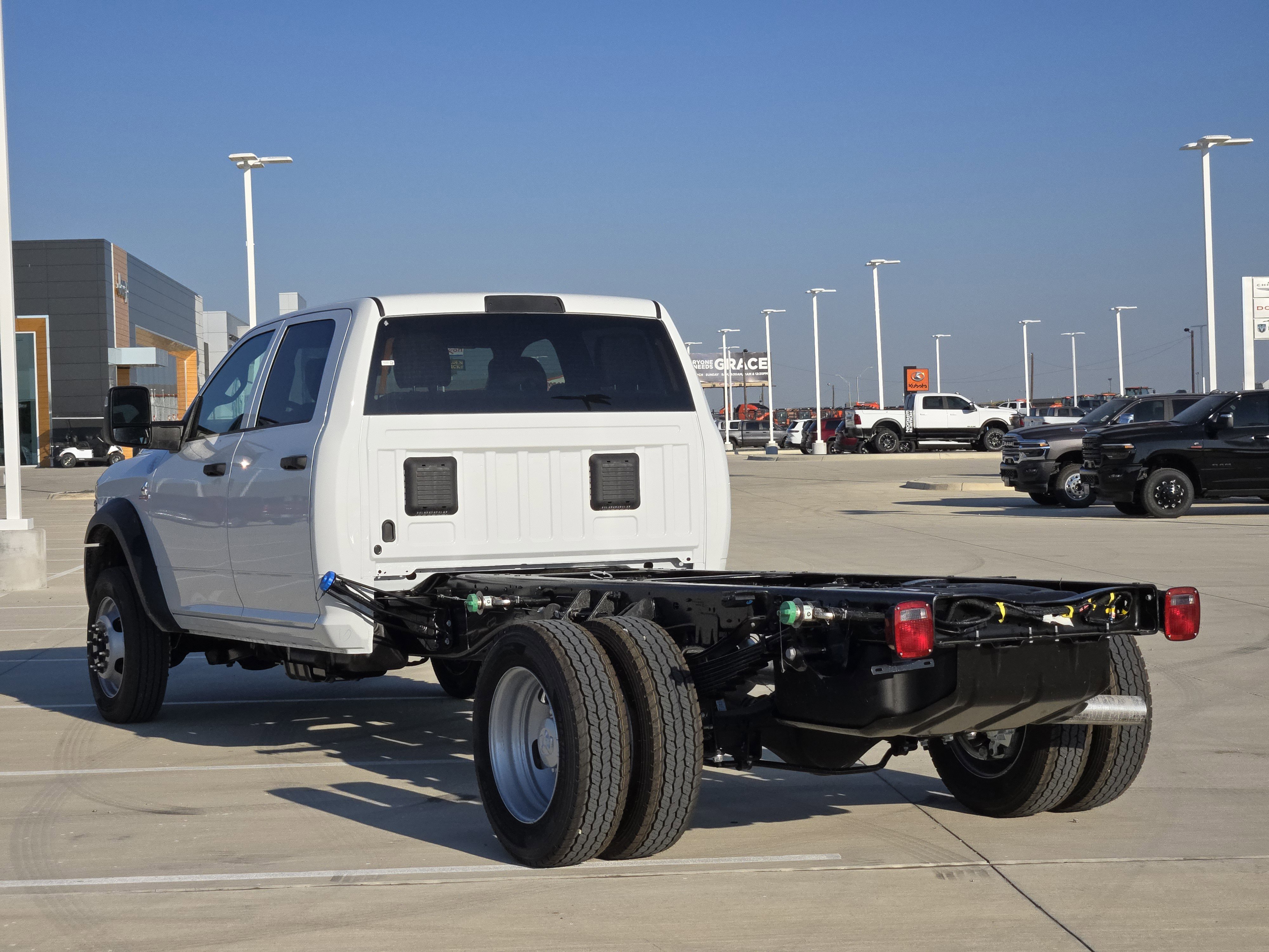 New 2026 Bright White Clear-Coat Exterior Paint RAM Tradesman image 3
