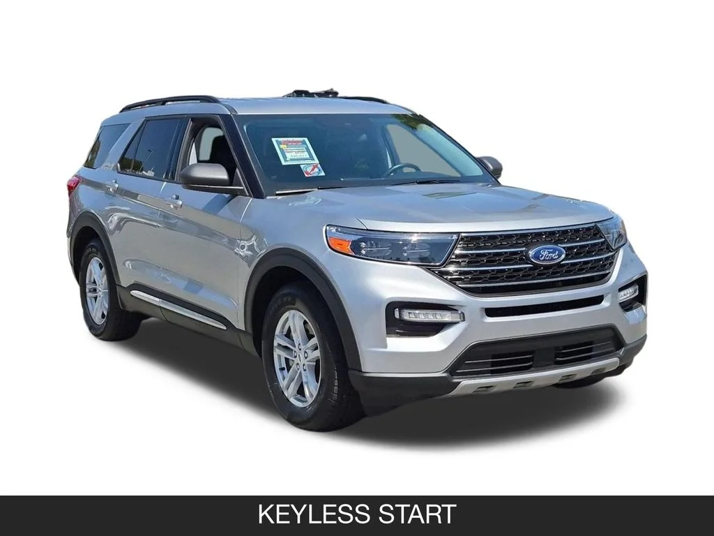 Used 2023 Silver Ford XLT image 2