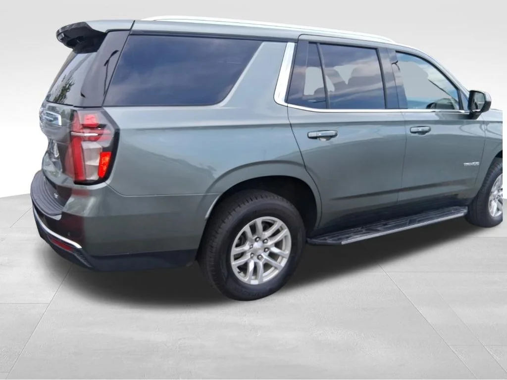 Used 2023 Green Chevrolet LT image 4