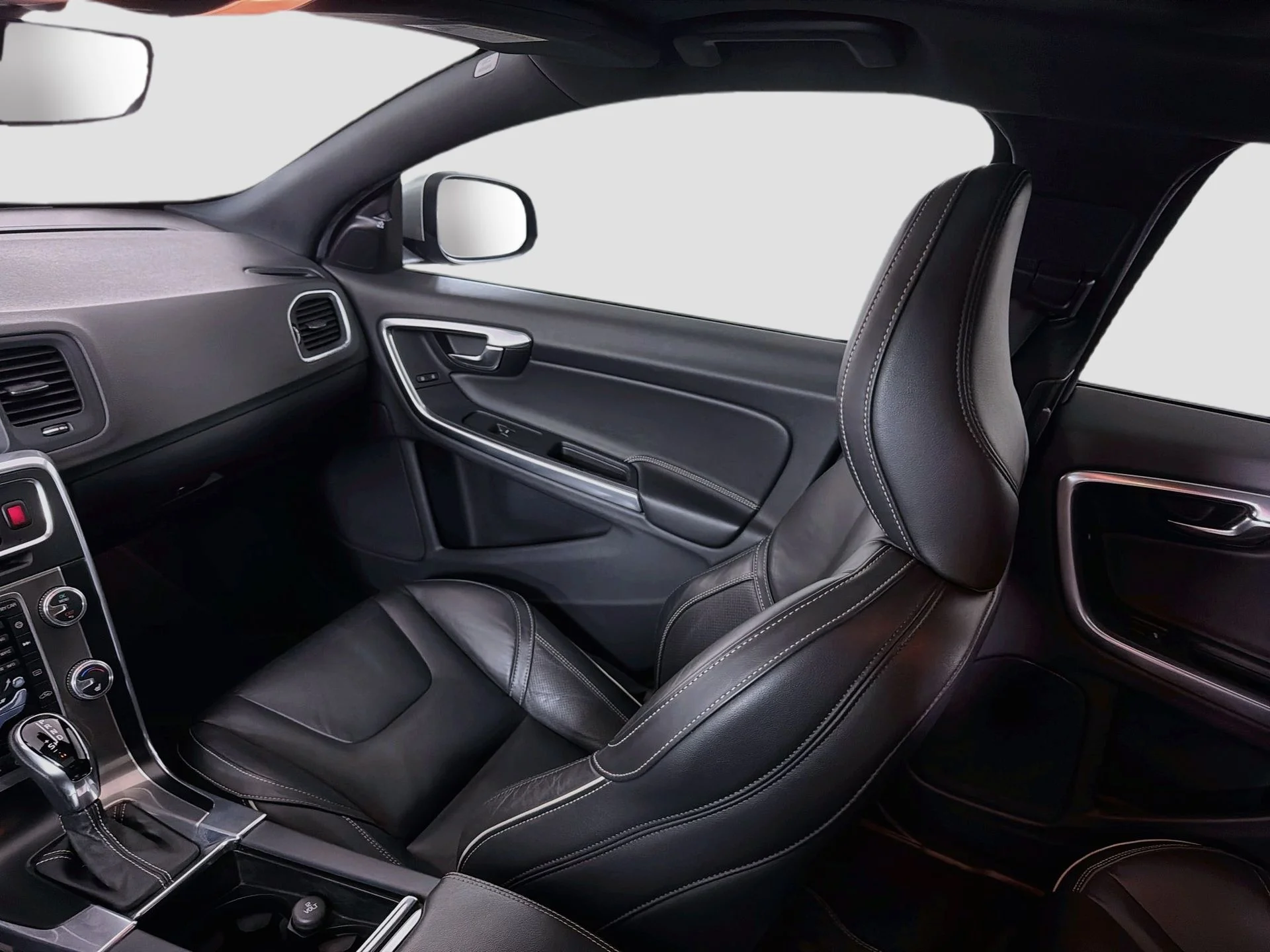 Used 2016 Black Volvo T6 Drive-E R-Design image 25