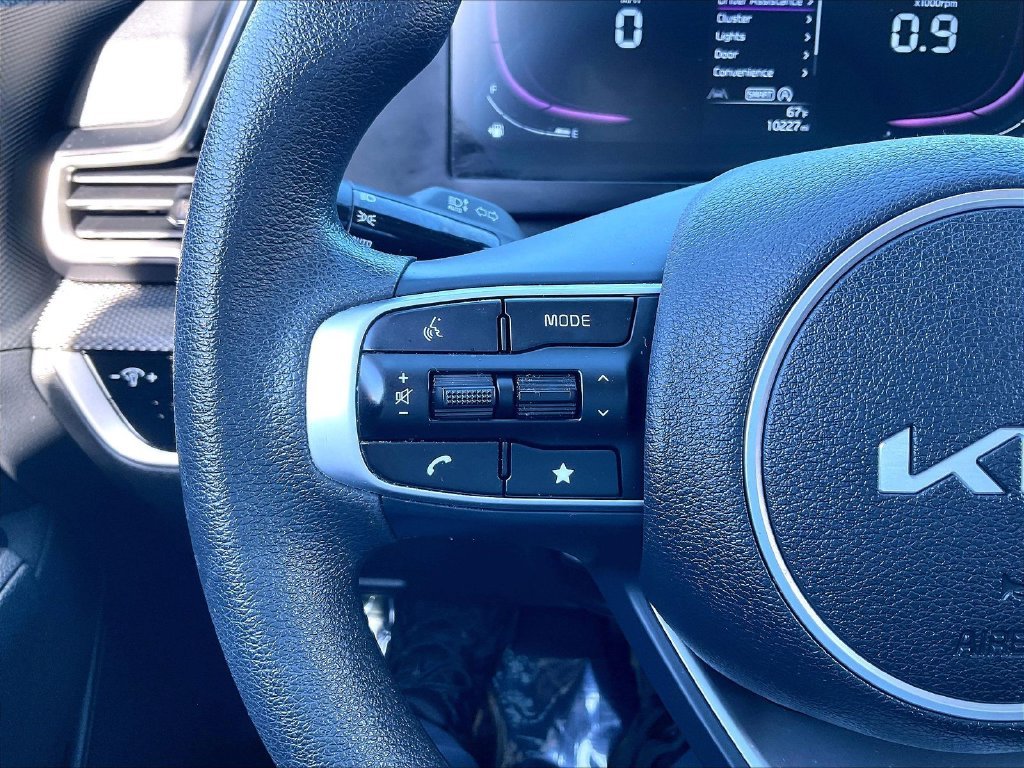 Used 2024 Snow White Pearl Kia LX image 21