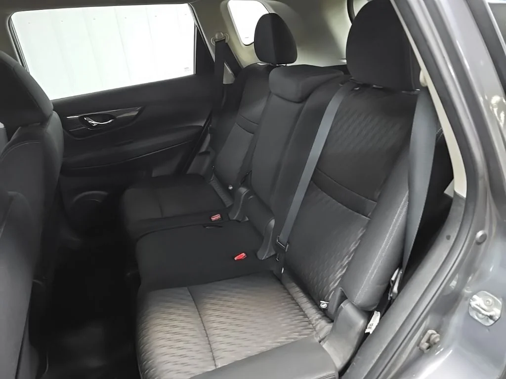 Used 2018 Gray Nissan S image 31