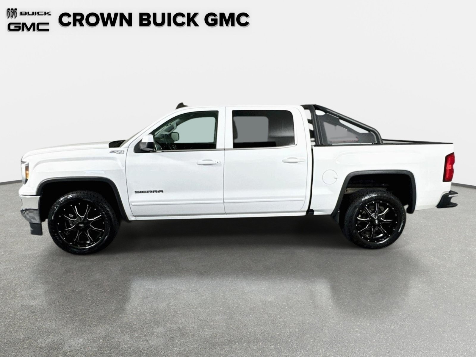 Used 2018 Summit White GMC SLE image 8