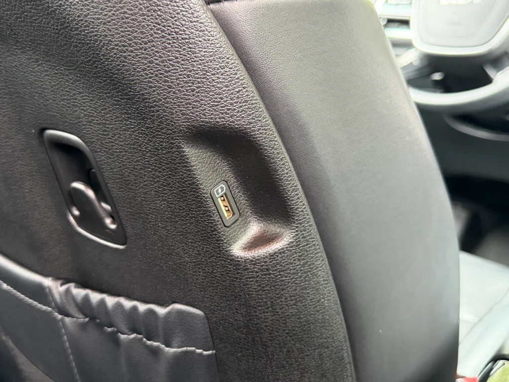Used 2022 Glacial White Pearl Kia LX image 34