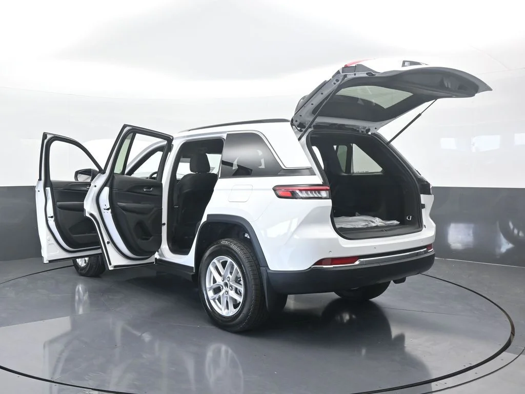 Used 2025 Bright White Clearcoat Jeep Laredo X image 70