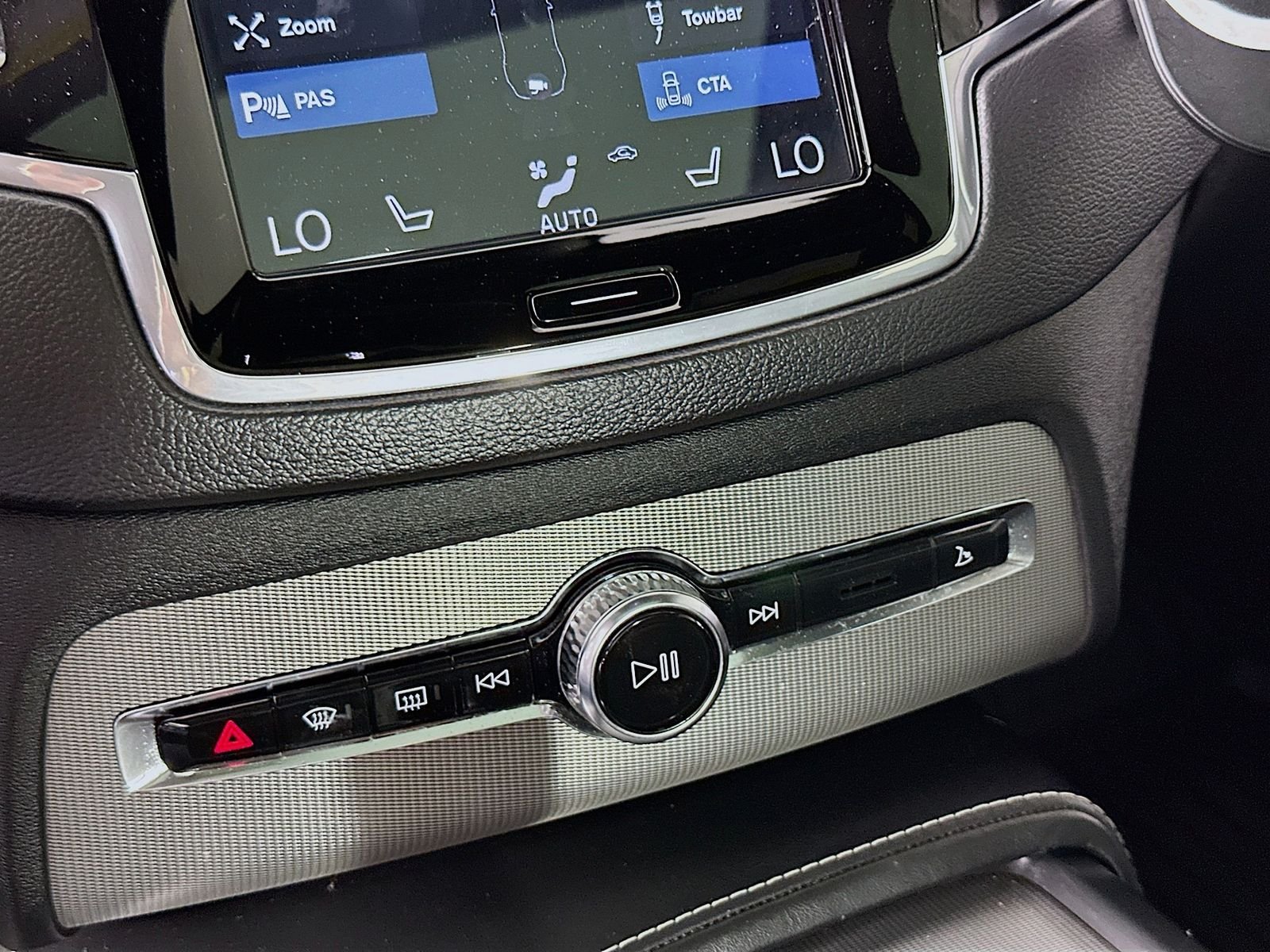 Used 2019 Blue Metallic Volvo T6 R-Design image 16