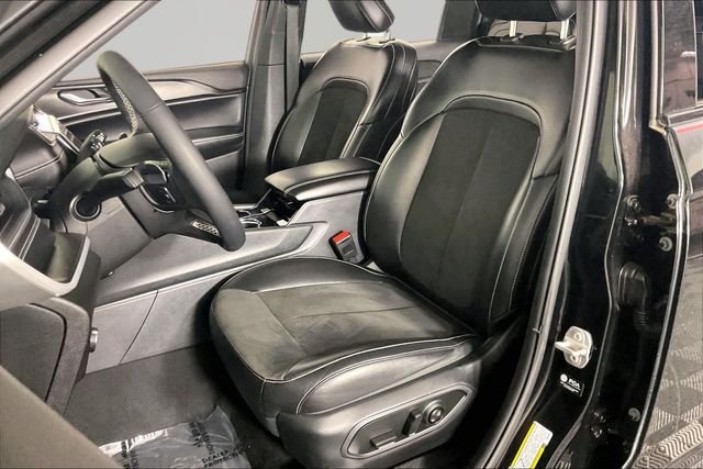 Used 2023 Black Jeep Altitude image 20