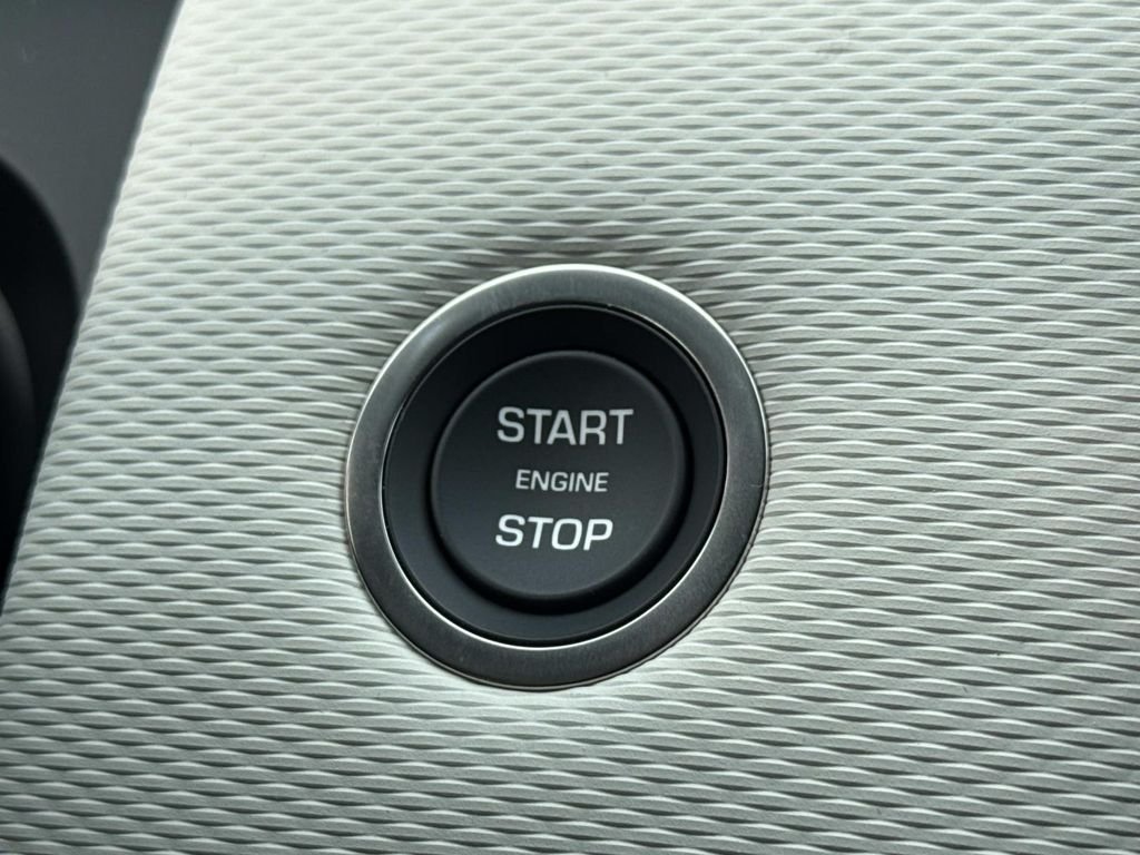 New 2026 Fuji White Land Rover Landmark Edition image 10