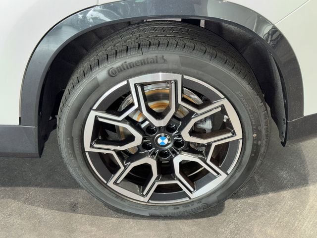 New 2026 Mineral White Metallic BMW xDrive28i image 25