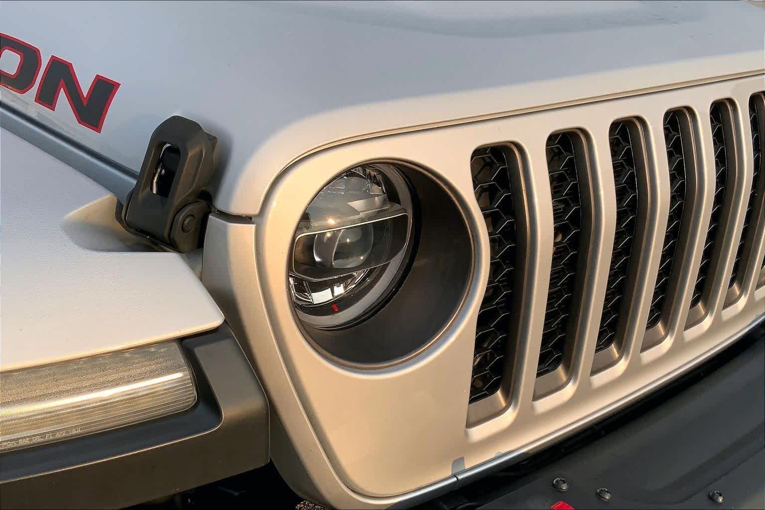Used 2022 Silver Zynith Clearcoat Jeep Rubicon image 26