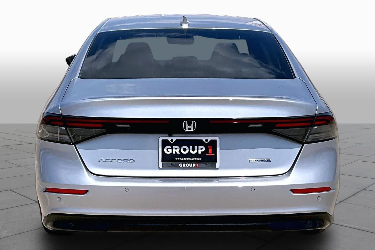 Used 2024 Solar Silver Metallic Honda EX-L image 5
