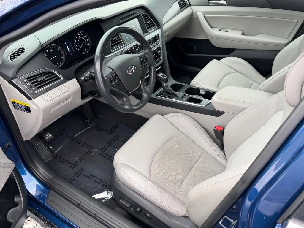 Used 2017 Lakeside Blue Hyundai Sport image 11