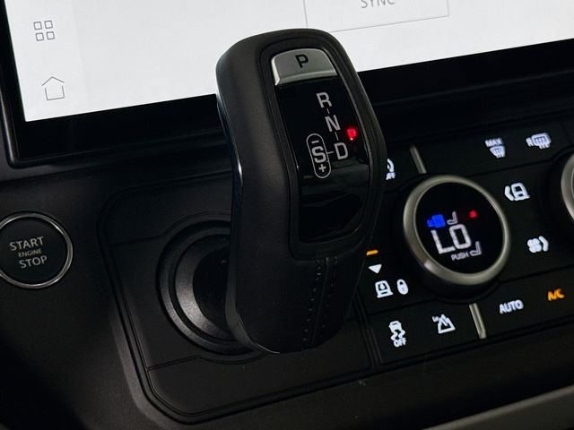 New 2026 Santorini Black Land Rover X-Dynamic SE image 19