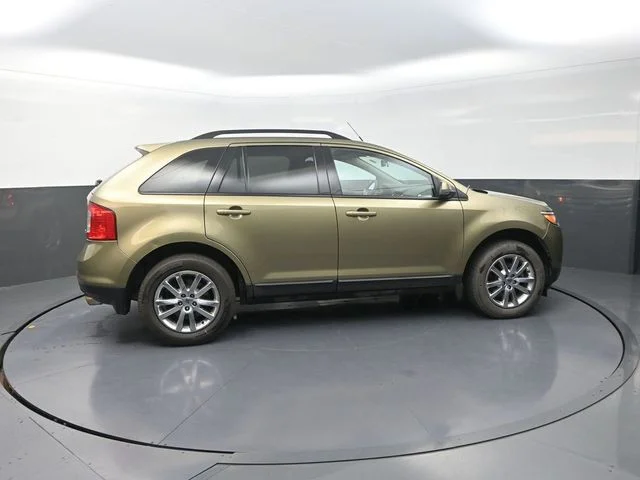 Used 2013  Ford SEL image 9