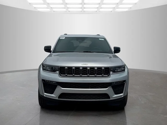 New 2026 Silver Zynith Exterior Paint Jeep Limited image 2
