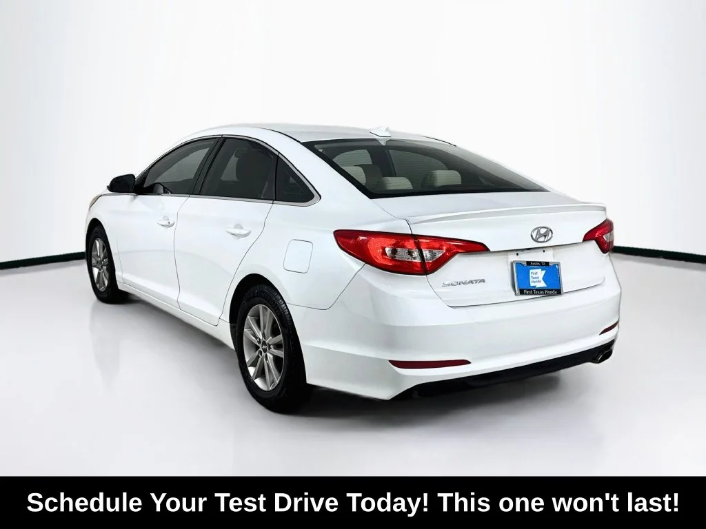 Used 2017 Quartz White Pearl Hyundai SE image 5