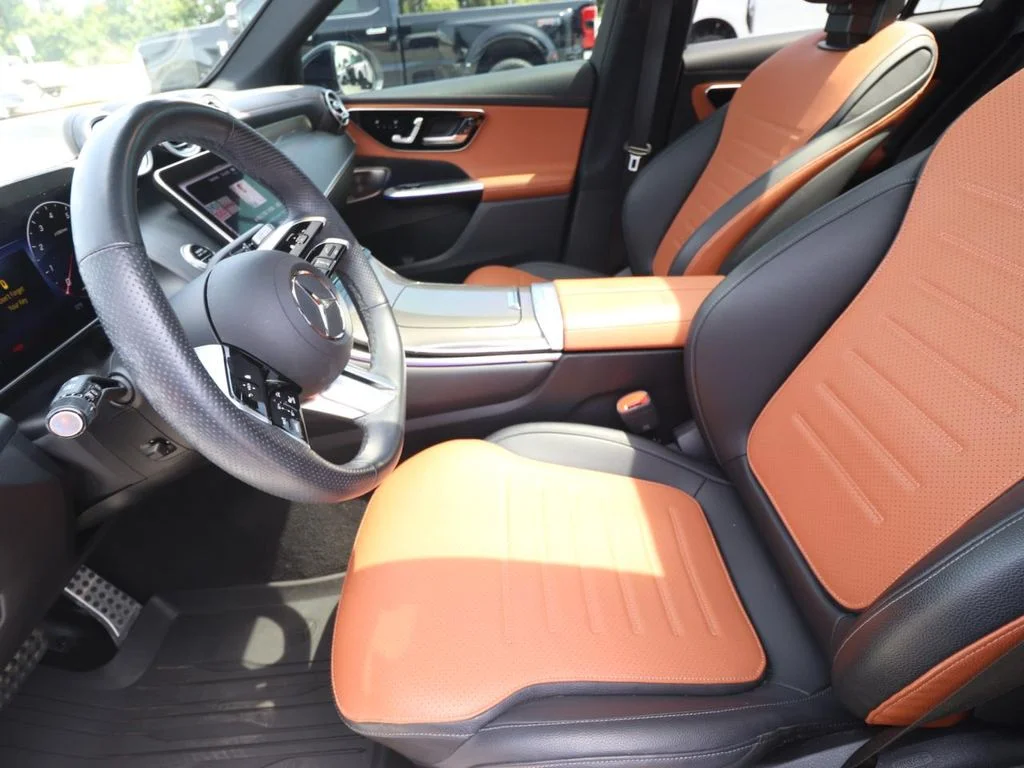 Certified Used 2023 White Mercedes-Benz GLC 300 image 2