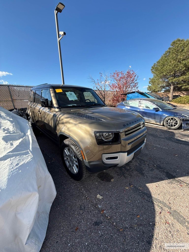 2024 Land Rover Defender 110 S photo 3