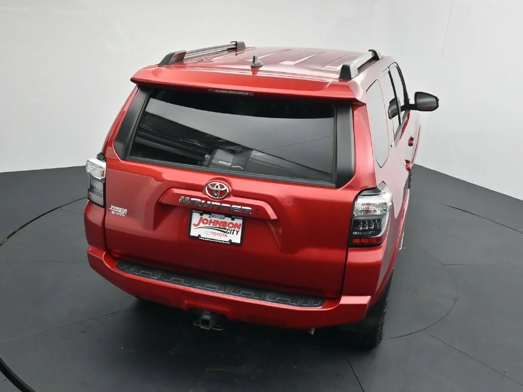Used 2022 Red Toyota SR5 image 27
