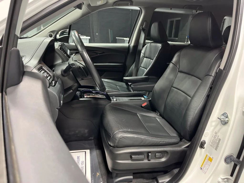Certified Used 2020 Platinum White Pearl Honda Touring image 12