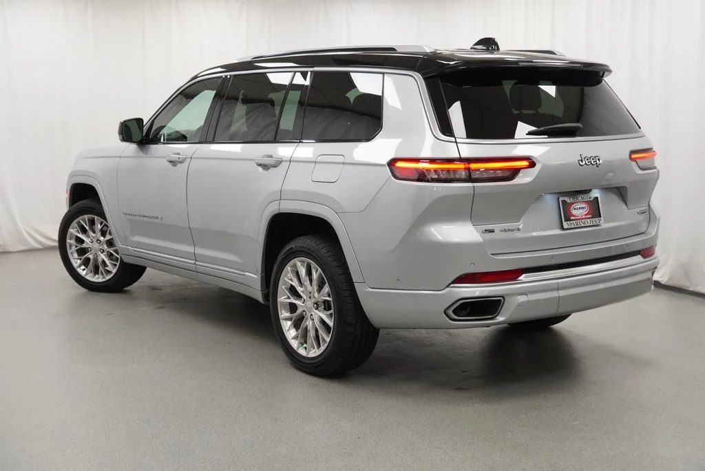 Used 2021 Silver Jeep Summit image 24