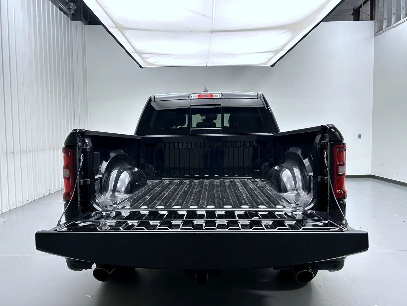 Used 2025 Black Ram Laramie image 21