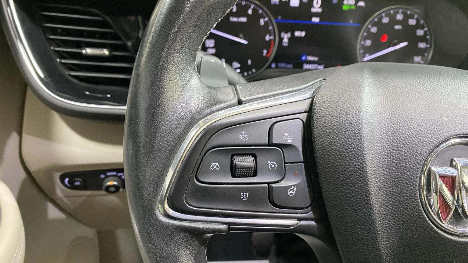 Used 2023 White Frost Tricoat Buick Avenir image 38