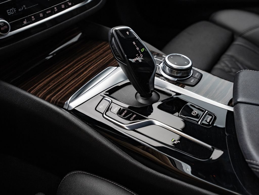 Used 2022 Bluestone Metallic BMW 530i xDrive image 37