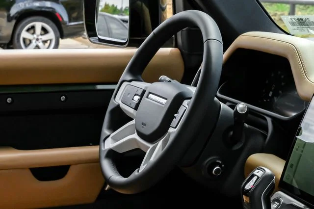 New 2026 Woolstone Green Metallic Land Rover S image 21