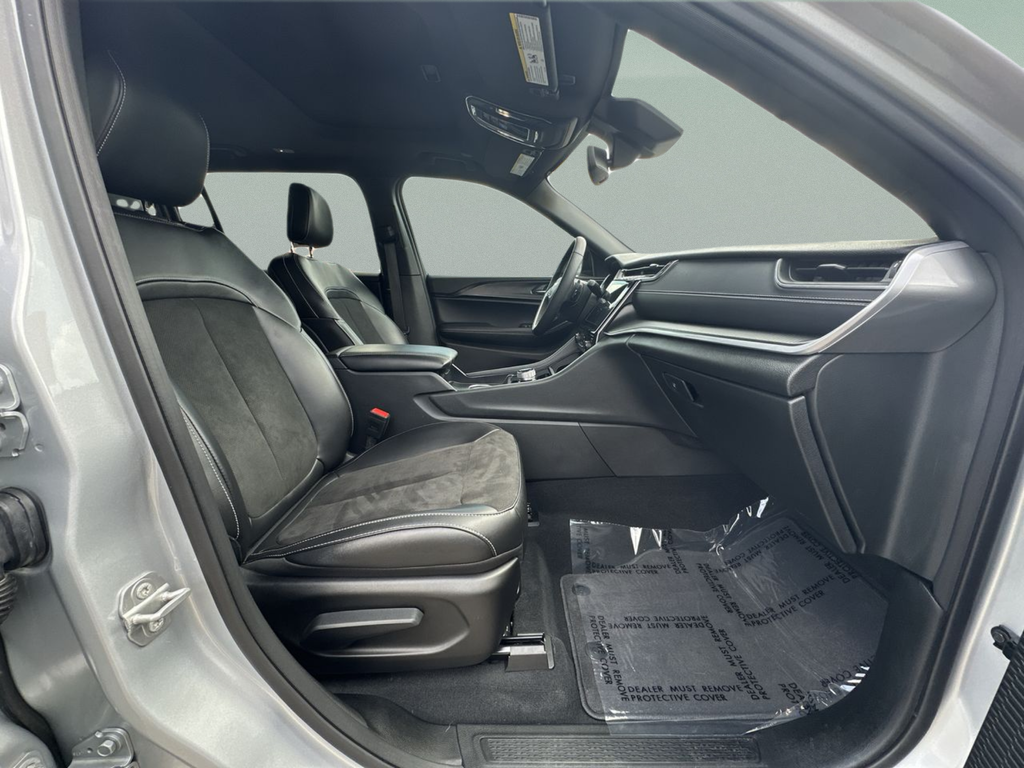 Used 2025 Silver Jeep Altitude X image 36