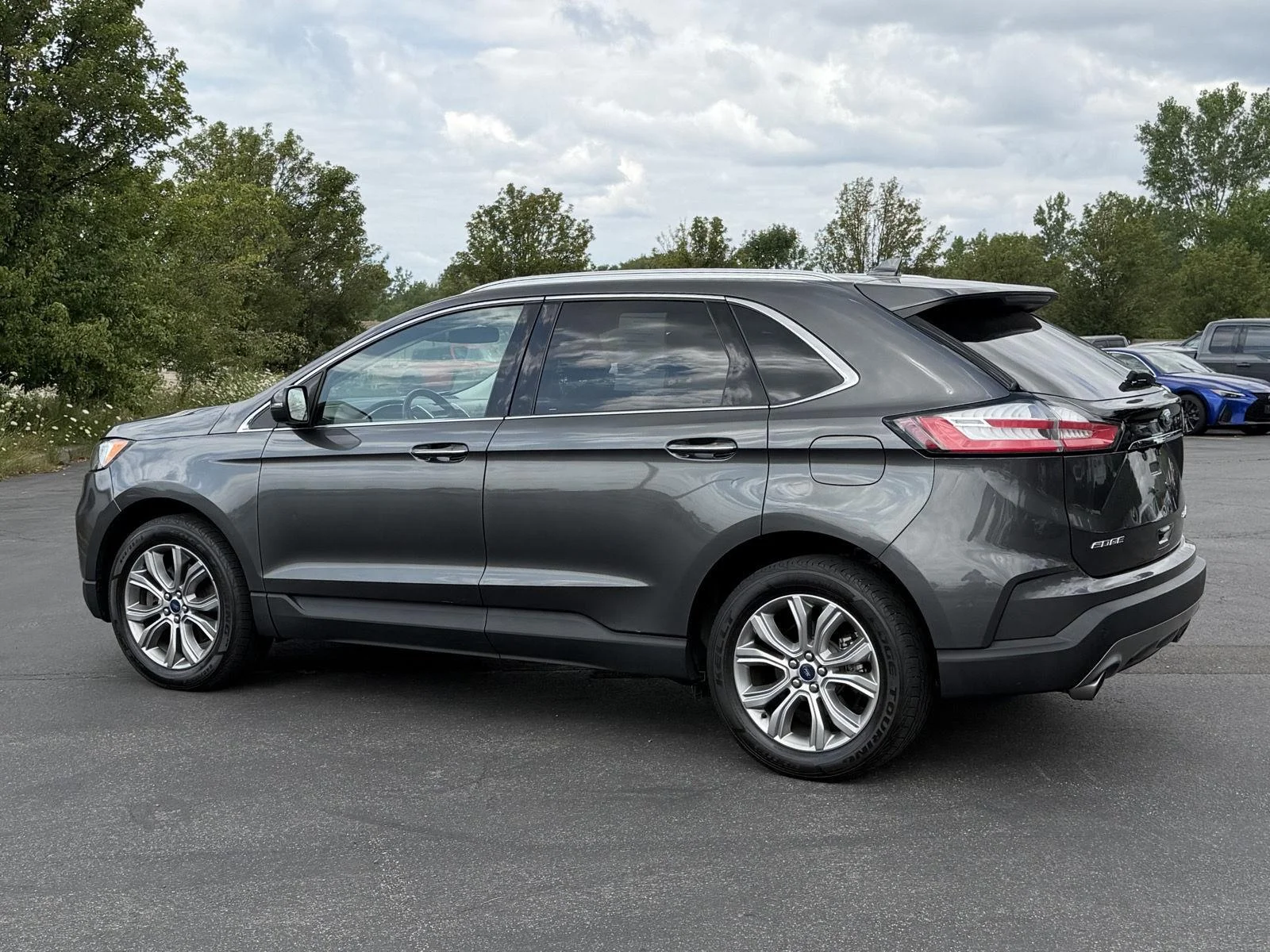 Used 2019 Magnetic Ford Titanium image 5
