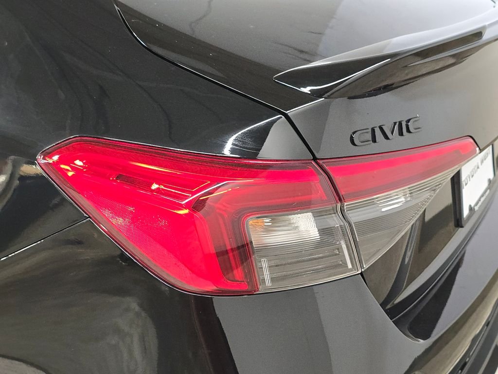 Used 2024  Honda Base image 15