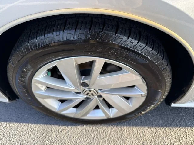 Used 2018 Silver Volkswagen 2.0T SE image 11