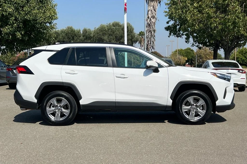 Used 2025 White Toyota XLE image 4