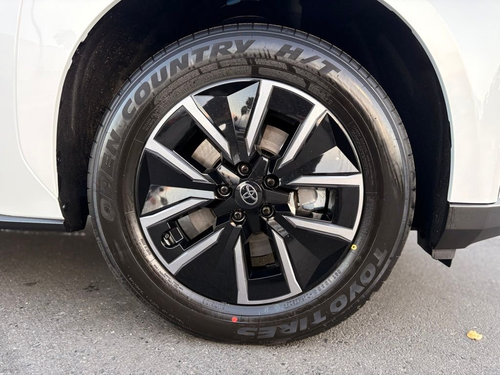 2026 Toyota bZ XLE - Photo 15