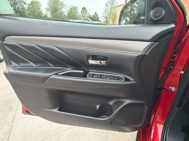 Used 2019 Red Mitsubishi SEL image 18