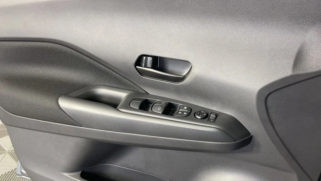 2025 Nissan KICKS PLAY Base - Photo 29