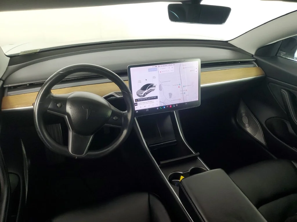 Used 2019  Tesla Standard Range Plus image 15