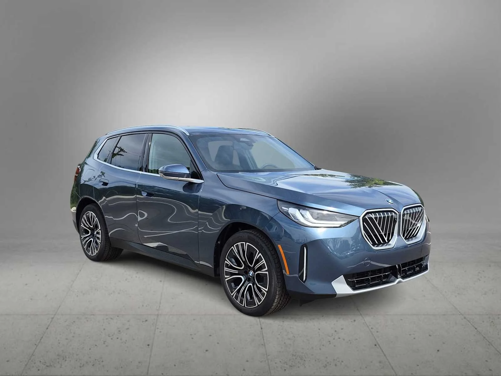 New 2026 Arctic Race Blue metallic BMW 30 xDrive image 2