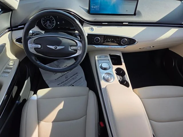 Used 2025 White Genesis 2.5T image 9