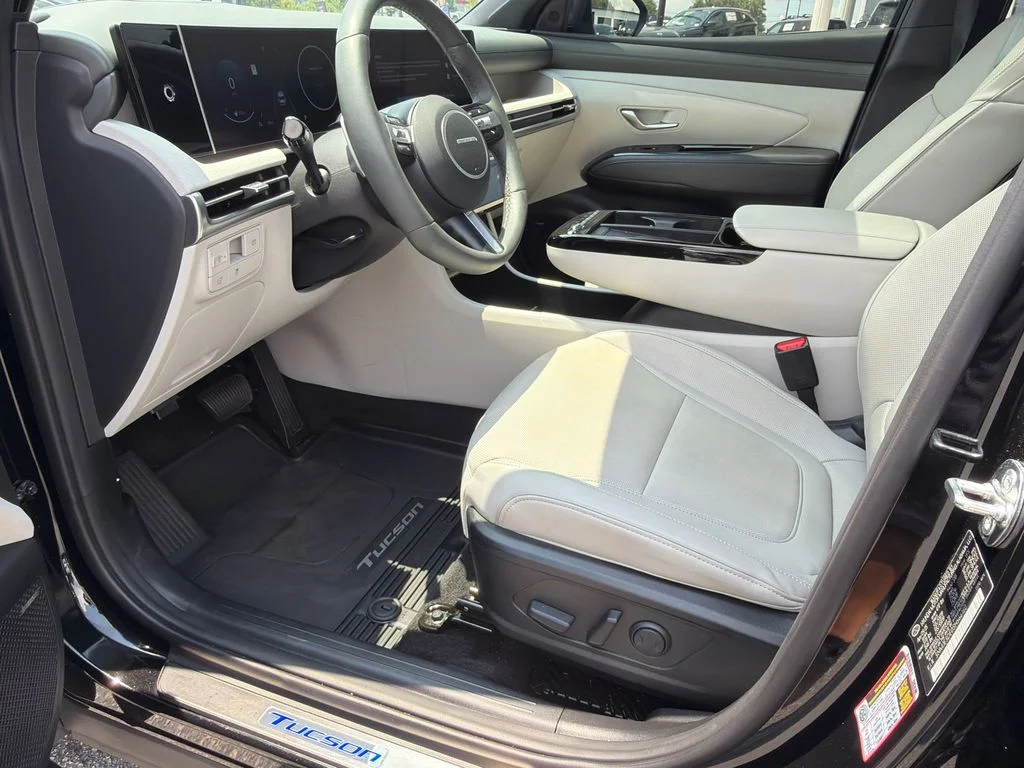 Used 2025 Black Hyundai Limited image 9