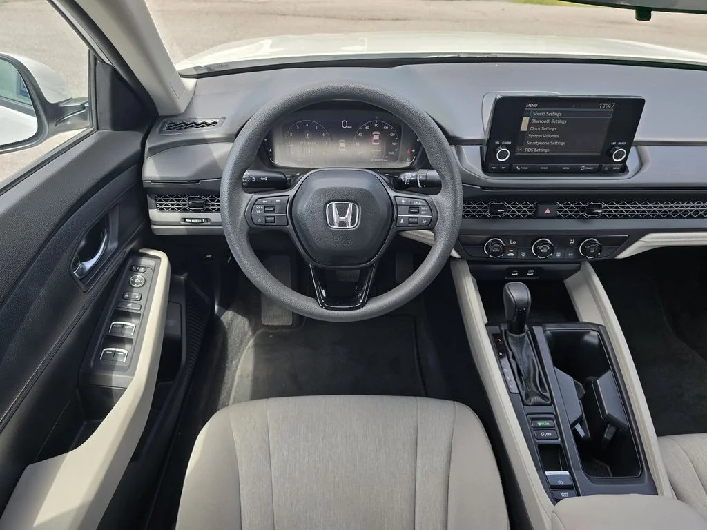 Used 2023 Platinum White Pearl Honda LX image 14