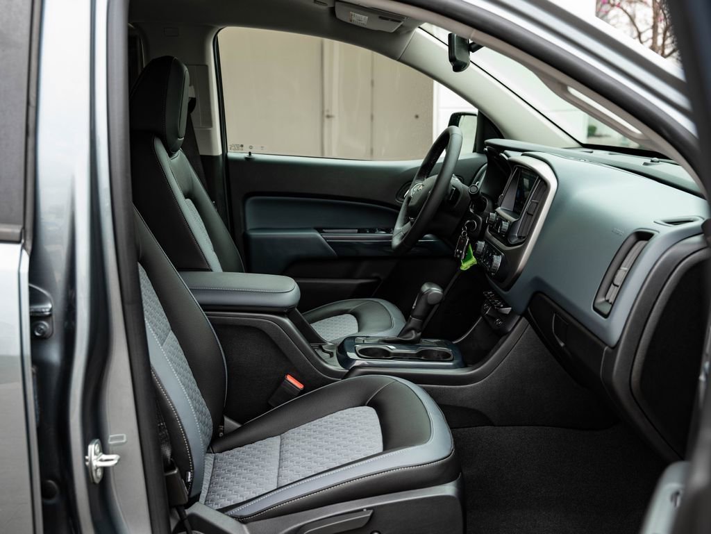 Used 2019 Satin Steel Metallic Chevrolet Z71 image 24