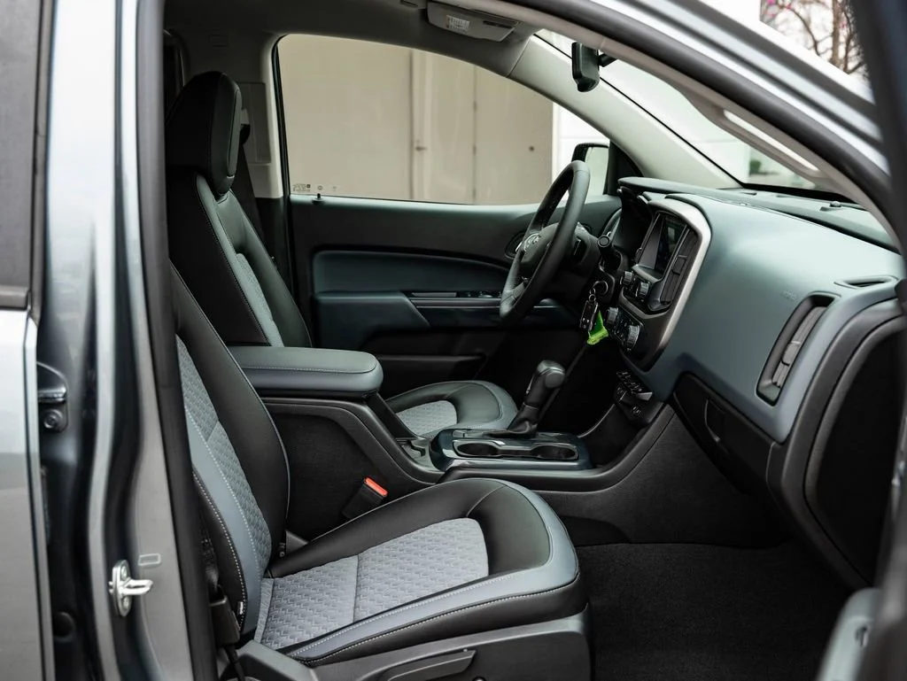 Used 2019 Satin Steel Metallic Chevrolet Z71 image 24