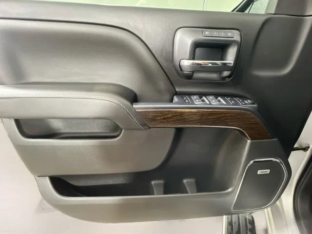 Used 2018 Silver GMC Denali image 31