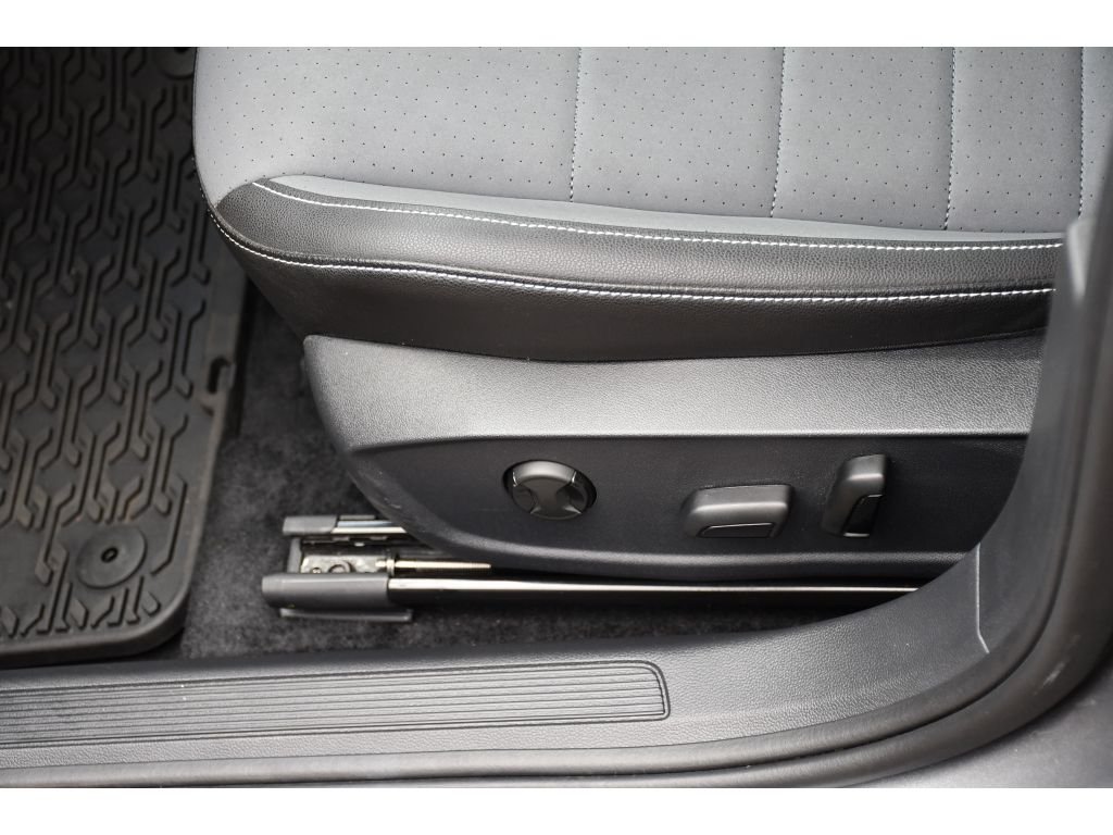 Used 2025 Pyrite Silver Metallic Volkswagen SE image 30