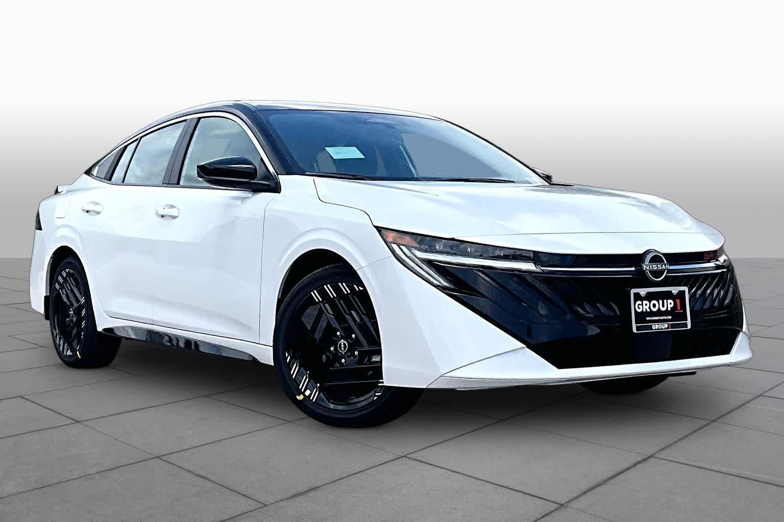 New 2026 Aspen White Tricoat/Super Black Nissan SR image 2