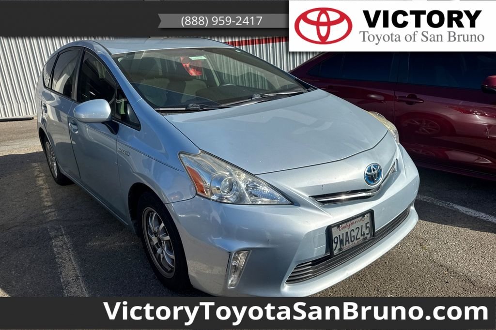 Used 2014 Blue Toyota Three image 1