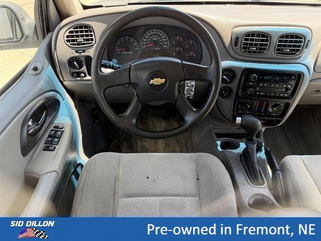 Used 2005 Silverstone Metallic Chevrolet LS image 2