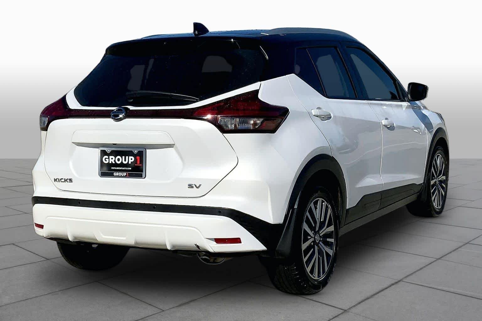 Used 2021 Aspen White/Super Black Nissan SV image 13
